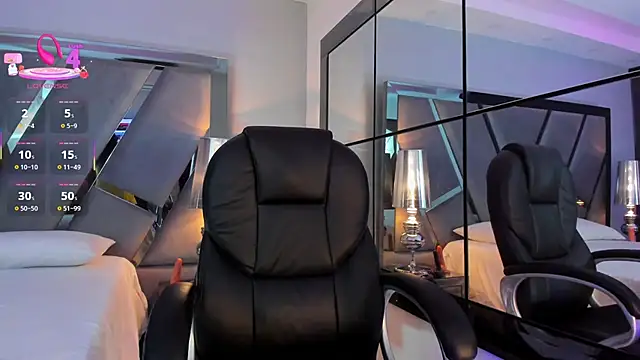 Abril monroe  online show from 7, 11, 2025