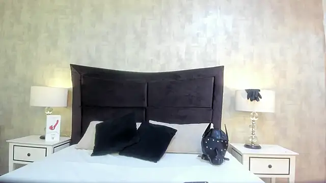 BarbaraLeython1 online show from 19, 10, 2025