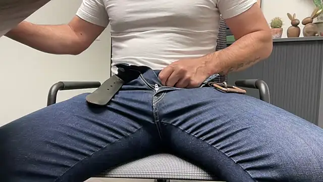 Snapshot of harrys74 chatting on 23, 10, 2025 harrys74 online show from 23, 10, 2025