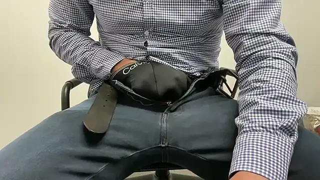 Snapshot of harrys74 chatting on 24, 10, 2025 harrys74 online show from 24, 10, 2025