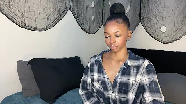 Trixie luv1 online show from 22, 10, 2025