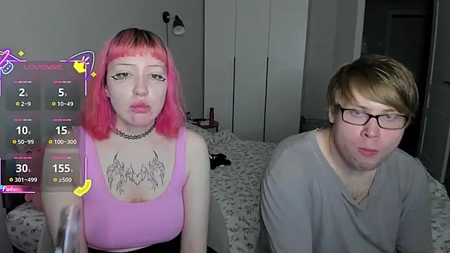 Snapshot of Couple_Molly chatting on 16, 10, 2025 Couple Molly online show from 16, 10, 2025