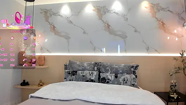 Snapshot of SolAvelar chatting on 4, 3, 2026 SolAvelar online show from 4, 3, 2026