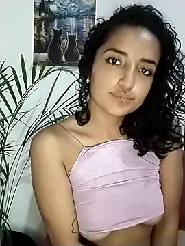 Snapshot of luna_love_xoxo chatting on 19, 9, 2025 luna love xoxo online show from 19, 9, 2025
