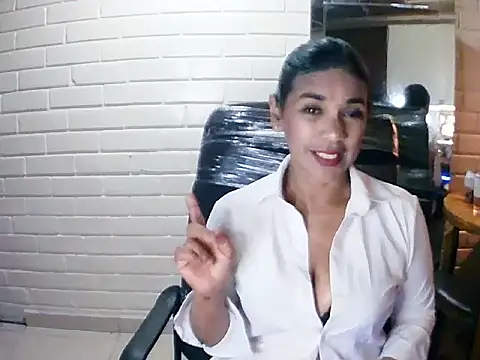 Snapshot of MiiaVelasquez chatting on 6, 11, 2025 MiiaVelasquez online show from 6, 11, 2025