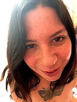 Snapshot of LaGueraDelMar chatting on 9, 11, 2025 LaGueraDelMar online show from 9, 11, 2025