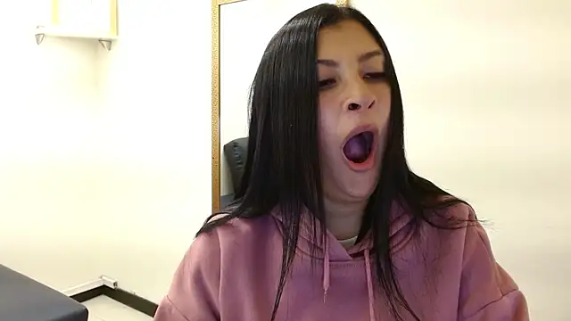 Snapshot of louis_k chatting on 8, 11, 2025 louis k online show from 8, 11, 2025