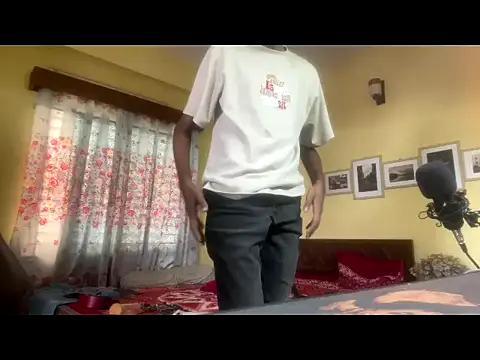 Snapshot of thecatfish chatting on 4, 10, 2025 thecatfish online show from 4, 10, 2025