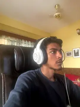 Snapshot of thecatfish chatting on 5, 10, 2025 thecatfish online show from 5, 10, 2025