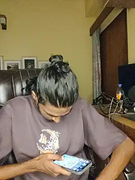 Snapshot of thecatfish chatting on 29, 10, 2025 thecatfish online show from 29, 10, 2025