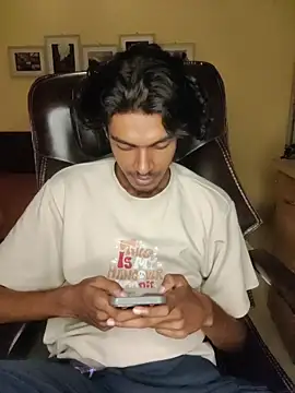 Snapshot of thecatfish chatting on 1, 11, 2025 thecatfish online show from 1, 11, 2025