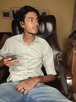 Snapshot of thecatfish chatting on 4, 11, 2025 thecatfish online show from 4, 11, 2025