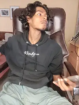 Snapshot of thecatfish chatting on 13, 11, 2025 thecatfish online show from 13, 11, 2025