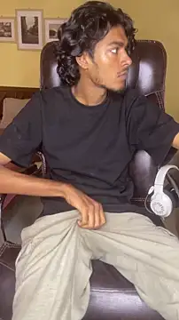 Snapshot of thecatfish chatting on 22, 11, 2025 thecatfish online show from 22, 11, 2025