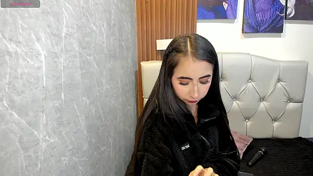 Snapshot of Sophi_Thaylorr chatting on 28, 10, 2025 Sophi Thaylorr online show from 28, 10, 2025