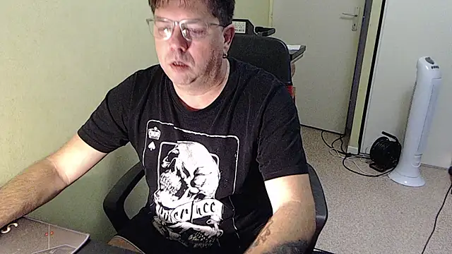 blueandwhite1 online show from 11, 11, 2025