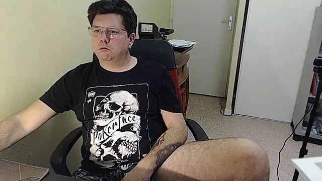 blueandwhite1 online show from 15, 12, 2025