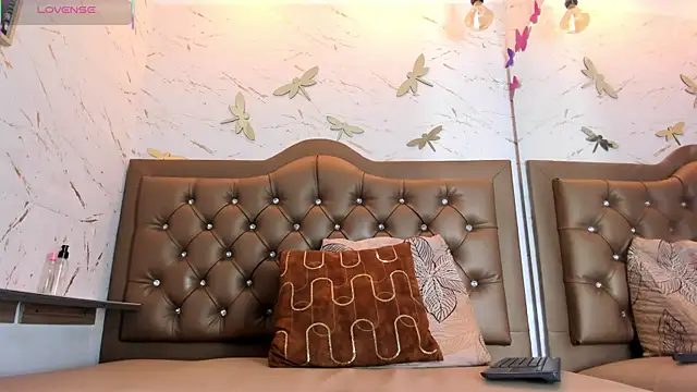 Zoe-Johnson  online show from 12, 9, 2025