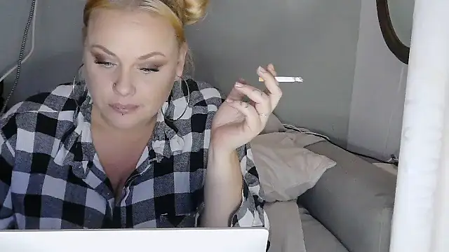 Snapshot of sweetsinzz chatting on 25, 10, 2025 sweetsinzz online show from 25, 10, 2025