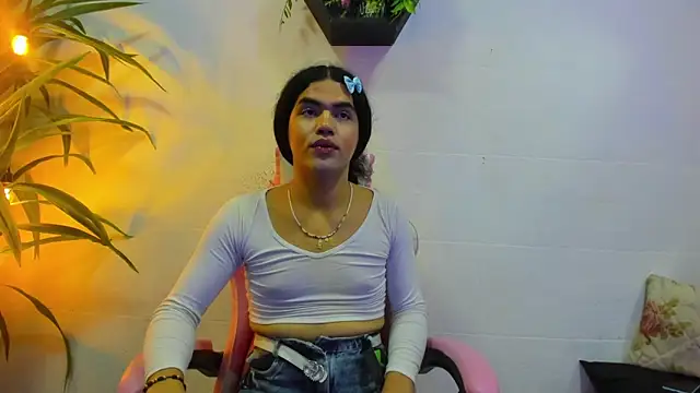 Drag Lopera online show from 23, 9, 2025