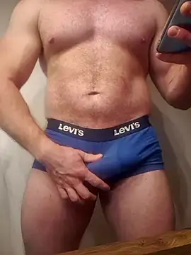 Snapshot of AlphaGymMale chatting on 16, 11, 2025 AlphaGymMale online show from 16, 11, 2025