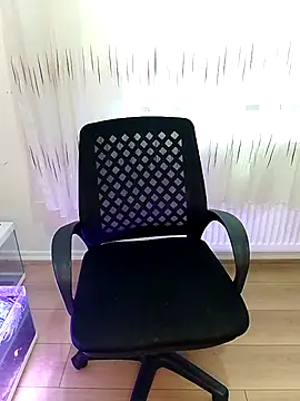 Snapshot of Ozi1910 chatting on 11, 11, 2025 Ozi1910 online show from 11, 11, 2025