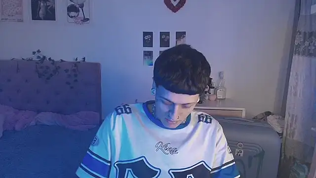2cyboy  online show from 14, 9, 2025