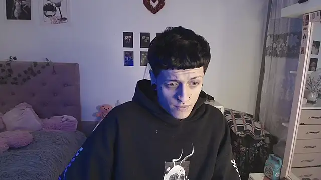 2cyboy  online show from 2, 10, 2025