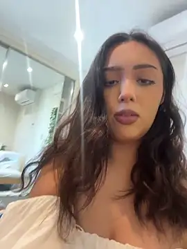 Snapshot of chloerossi18 chatting on 18, 12, 2025 chloerossi18 online show from 18, 12, 2025