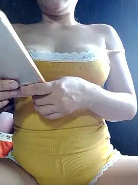 Snapshot of YuchengLy chatting on 13, 10, 2025 YuchengLy online show from 13, 10, 2025