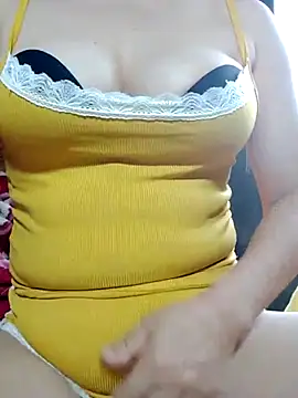 Snapshot of YuchengLy chatting on 24, 10, 2025 YuchengLy online show from 24, 10, 2025