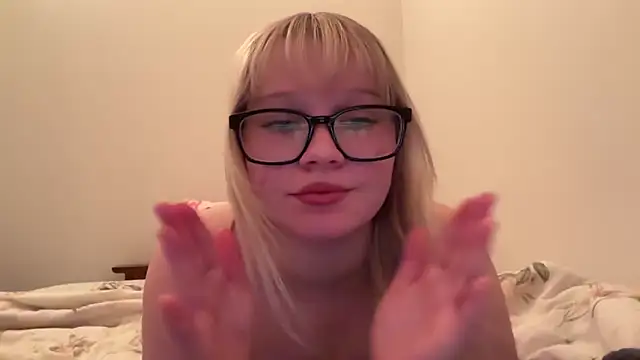 Snapshot of xoxokayy18 chatting on 24, 10, 2025 xoxokayy18 online show from 24, 10, 2025