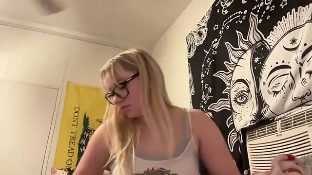 Snapshot of xoxokayy18 chatting on 10, 11, 2025 xoxokayy18 online show from 10, 11, 2025