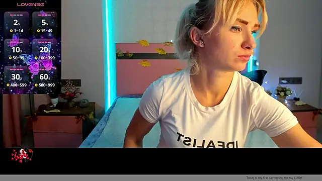 Snapshot of MeryMidnight chatting on 9, 10, 2025 MeryMidnight online show from 9, 10, 2025