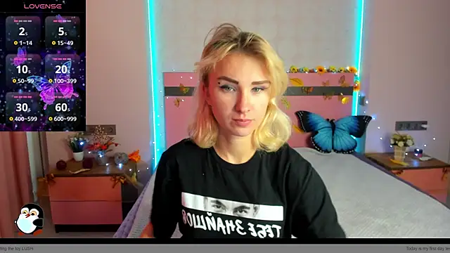 Snapshot of MeryMidnight chatting on 13, 10, 2025 MeryMidnight online show from 13, 10, 2025