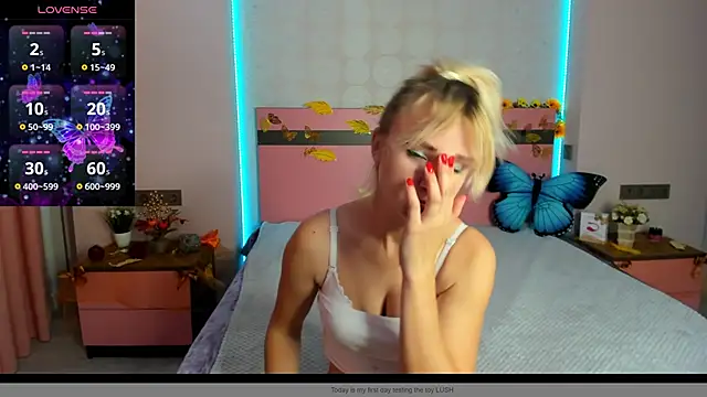 Snapshot of MeryMidnight chatting on 14, 10, 2025 MeryMidnight online show from 14, 10, 2025