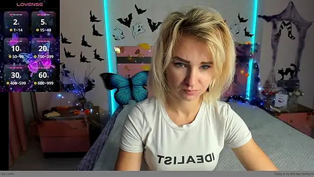 Snapshot of MeryMidnight chatting on 20, 10, 2025 MeryMidnight online show from 20, 10, 2025