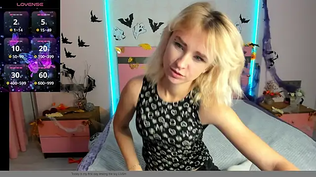 Snapshot of MeryMidnight chatting on 21, 10, 2025 MeryMidnight online show from 21, 10, 2025