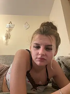 Snapshot of Summer21k chatting on 25, 11, 2025 Summer21k online show from 25, 11, 2025