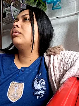 Snapshot of Alessandraa- chatting on 3, 10, 2025 Alessandraa- online show from 3, 10, 2025