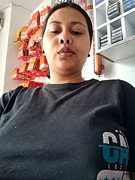 Snapshot of Alessandraa- chatting on 29, 10, 2025 Alessandraa- online show from 29, 10, 2025