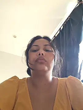 Snapshot of Alessandraa- chatting on 3, 11, 2025 Alessandraa- online show from 3, 11, 2025