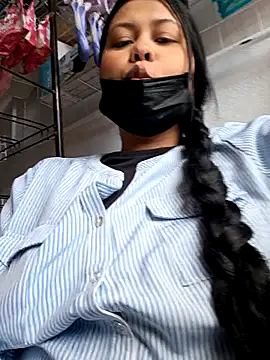 Snapshot of Alessandraa- chatting on 15, 11, 2025 Alessandraa- online show from 15, 11, 2025