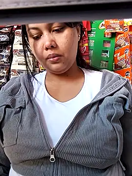 Snapshot of Alessandraa- chatting on 1, 12, 2025 Alessandraa- online show from 1, 12, 2025