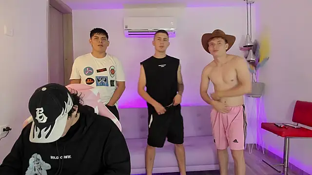 Snapshot of Handsomeboyss19 chatting on 18, 11, 2025 Handsomeboyss19 online show from 18, 11, 2025