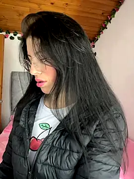 Mia salinass online show from 8, 10, 2025