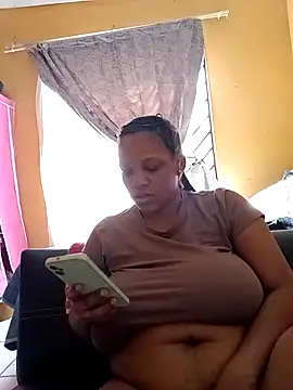 Snapshot of HappygalTheQueen chatting on 13, 11, 2025 HappygalTheQueen online show from 13, 11, 2025