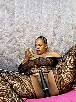 Snapshot of HappygalTheQueen chatting on 25, 11, 2025 HappygalTheQueen online show from 25, 11, 2025