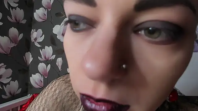 Snapshot of Bloom_evl chatting on 11, 10, 2025 Bloom evl online show from 11, 10, 2025