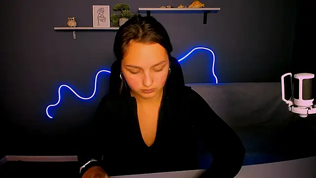 afina crazy online show from 6, 10, 2025